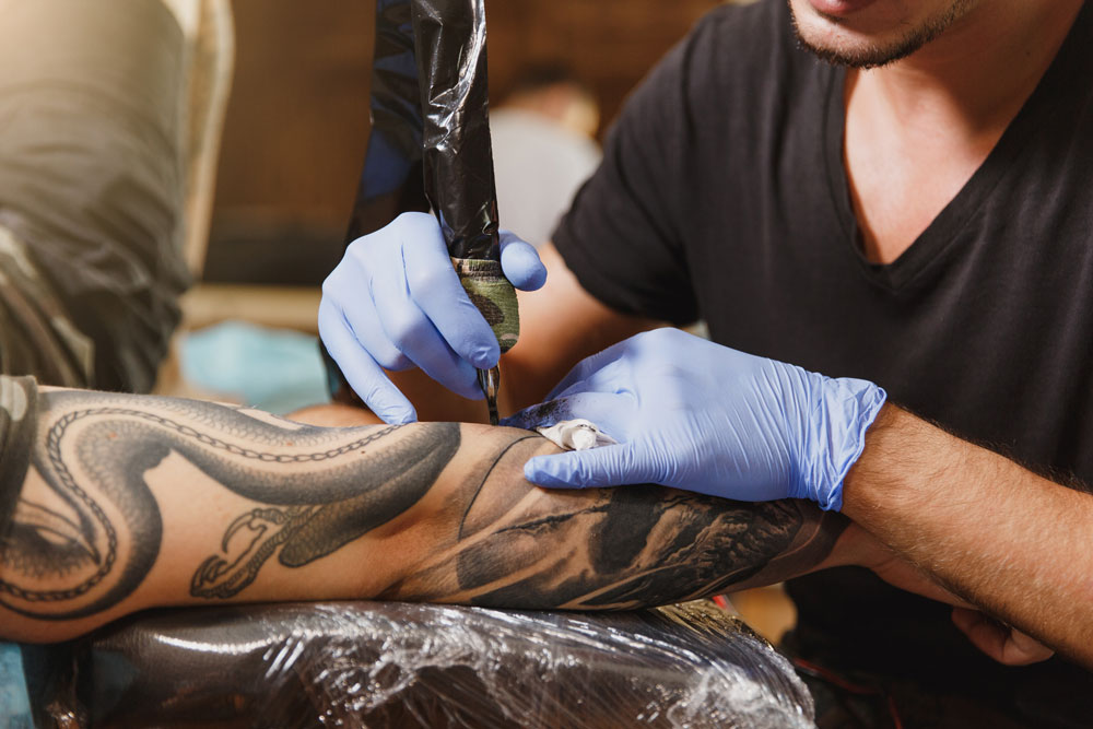 6 Simple Ways To Minimize Pain While Getting Tattooed